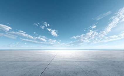 广阔蓝天与空旷地面