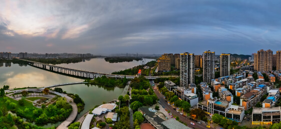 中国四川省遂宁市涪江外滩高楼大厦建筑