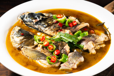 土烧鱼头 