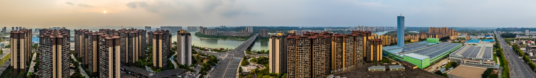 中国四川省乐山市大渡河外滩高楼大厦建筑