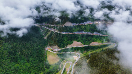 航拍川西环线川藏高原318国道天路十八弯