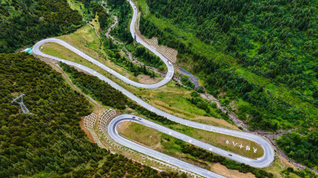 航拍川西环线川藏高原318国道天路十八弯
