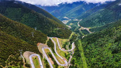 航拍川西环线川藏高原318国道天路十八弯