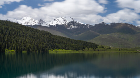 中国四川甘孜州巴塘措普沟景区风光
