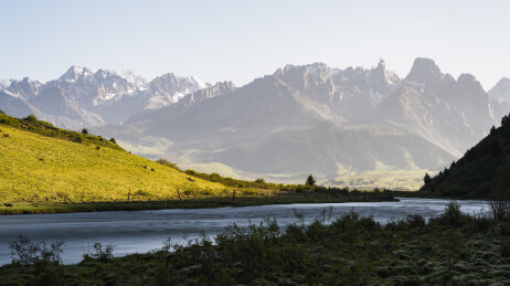 中国四川甘孜州巴塘措普沟景区风光