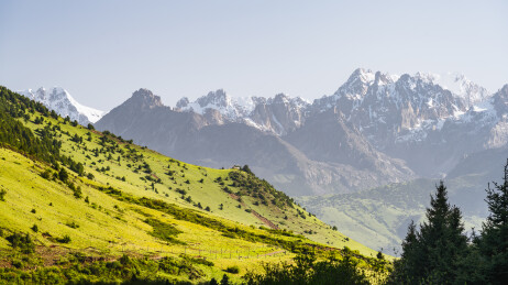 中国四川甘孜州巴塘措普沟景区风光