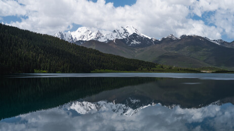 中国四川甘孜州巴塘措普沟景区风光