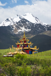 中国四川甘孜州巴塘措普沟景区风光