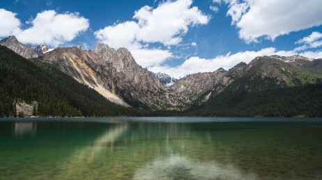 中国四川甘孜州巴塘措普沟景区风光
