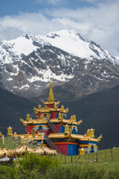 中国四川甘孜州巴塘措普沟景区风光