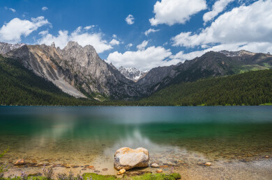 中国四川甘孜州巴塘措普沟景区风光