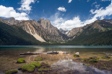 中国四川甘孜州巴塘措普沟景区风光