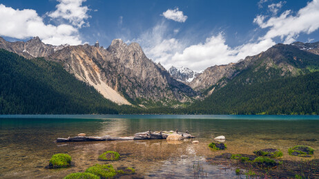 中国四川甘孜州巴塘措普沟景区风光