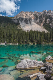 中国四川甘孜州巴塘措普沟景区风光