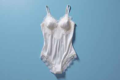 白色蕾丝边连体塑身衣