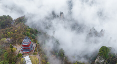 湖南张家界武陵源雨后云雾缭绕壮美绮丽