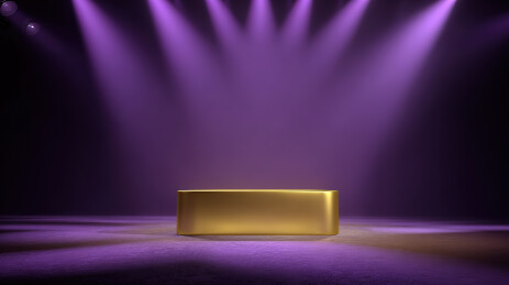 金色讲台在紫色聚光灯下