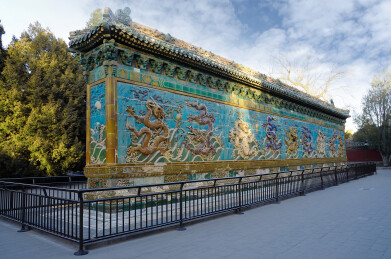 北海公园清代建筑九龙壁（彩色琉璃砖影壁）