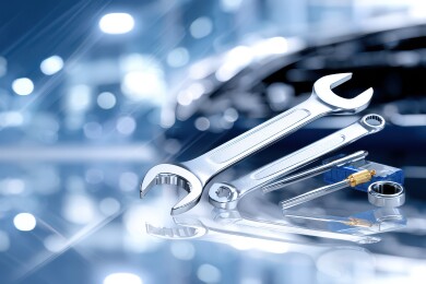 机械工具在工业背景中的特写展示