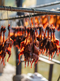 冬天绍兴安昌古镇的特色腌肉