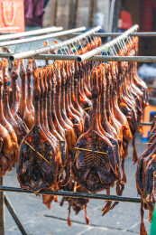 冬天绍兴安昌古镇的特色腌肉
