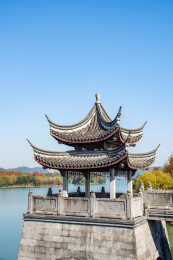 浙江杭州湘湖国家旅游度假区园林秋景
