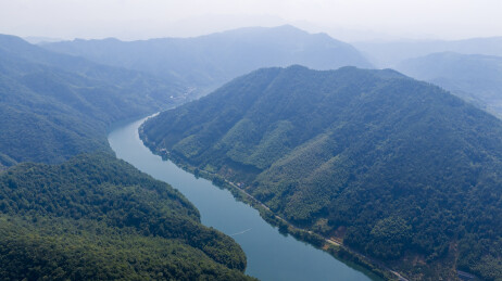 杭州临安於潜柳溪江风光