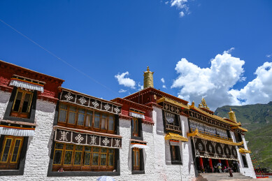 中国西藏昌都强巴林寺 藏传佛教寺院建筑