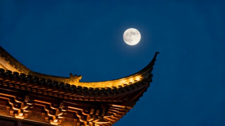 古建筑屋檐与明月夜景
