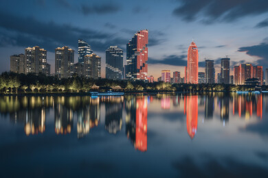 中国浙江绍兴世贸天际中心夜景