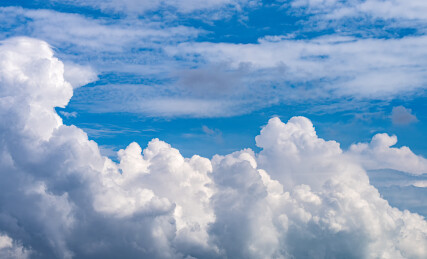 蓝天白云积雨云