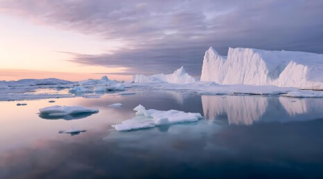 极地冰川的壮丽日暮