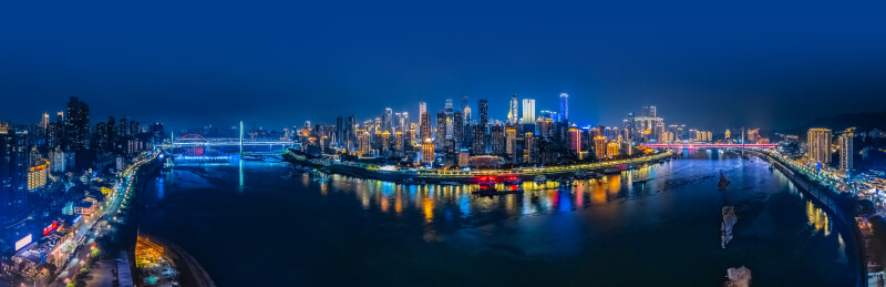 中国重庆市渝中区夜晚朝天门长江外滩建筑