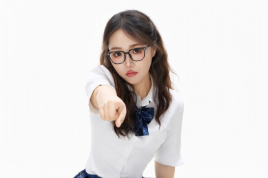 影棚拍摄的身穿高中制服的亚洲美丽少女