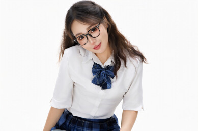 影棚拍摄的身穿高中制服的亚洲美丽少女