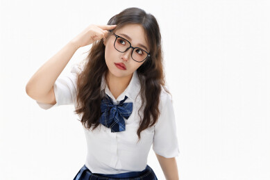 影棚拍摄的身穿高中制服的亚洲美丽少女