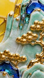 彩釉金饰山水纹饰