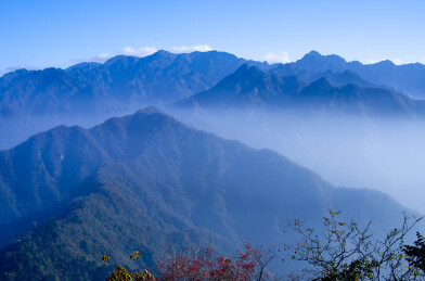 秦岭群山起伏
