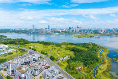 航拍成都兴隆湖畔城市风景