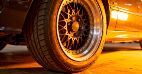 汽车轮毂炫彩汽车配件场景