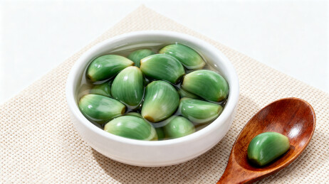 腊八蒜泡制大蒜变绿