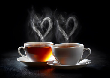 茶杯上发出爱心形状的茶气
