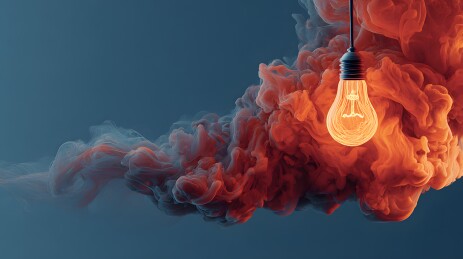 灯泡悬挂红烟雾创意意境