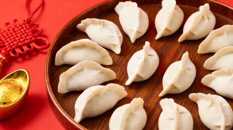 红盘饺子迎新春