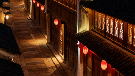 古巷夜景灯笼高挂