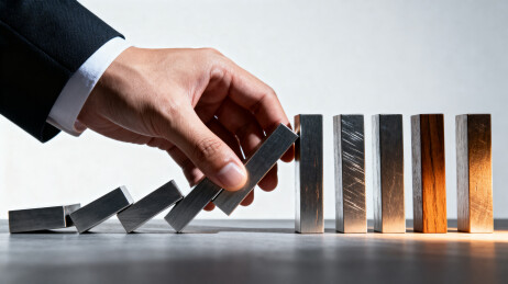 手推金属骨牌触发连锁反应