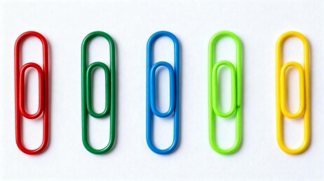 五色回形针排列展示