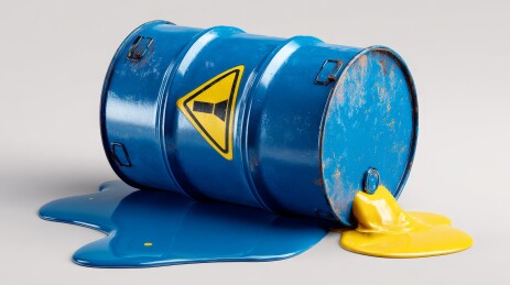 蓝桶泄漏黄液警示