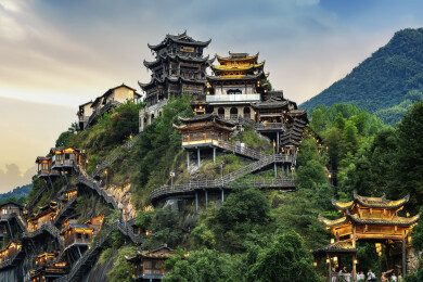 航拍望仙谷悬崖峭壁上的古建筑夜色