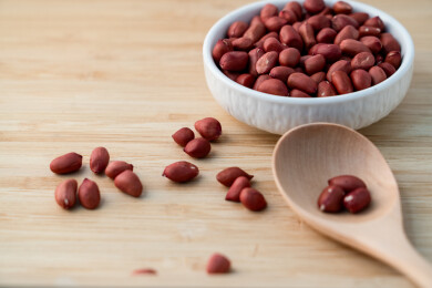 红花生，木勺。